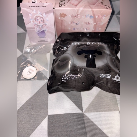 POP MART Skullpanda The Paradox- Asymmetrical Balance - Picture 4 of 4